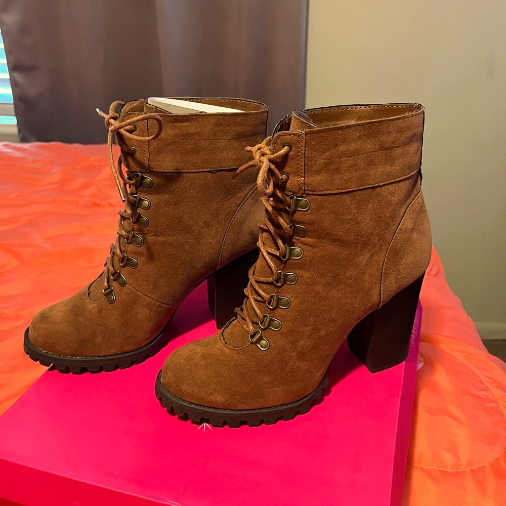 Shoe Dazzle Chunky heel booties. Brand New!